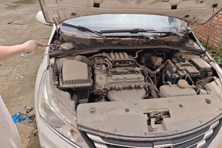 Used Baojun 310 2016 1.2L manual Comfort trim level Engine Bay Right