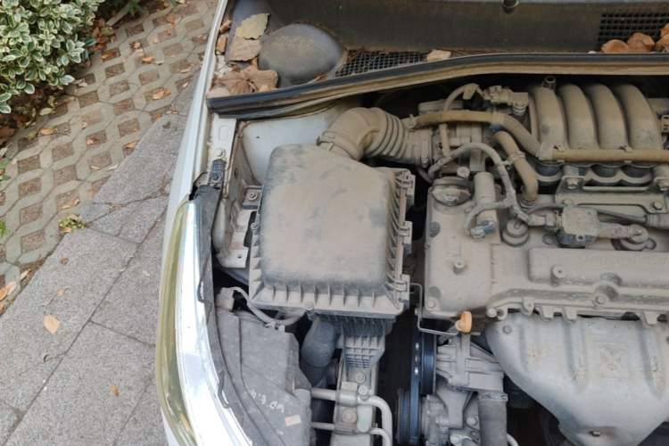 Used Baojun 310 2016 1.2L manual Comfort trim level Engine Bay Right