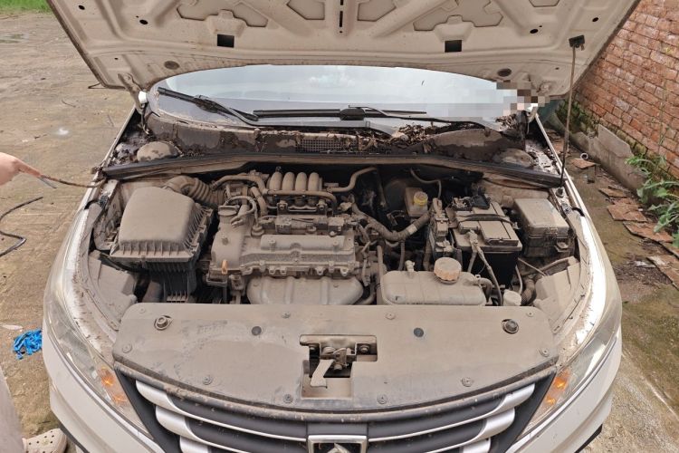 Used Baojun 310 2016 1.2L manual Comfort trim level Engine Bay