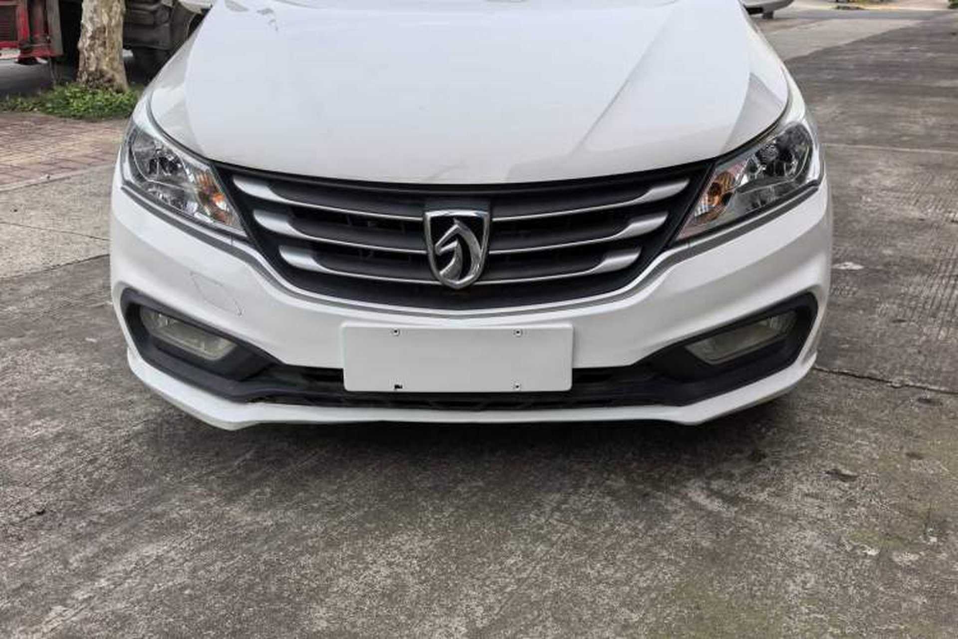 Used Baojun 310 2016 1.2L manual Comfort trim level Exterior 1