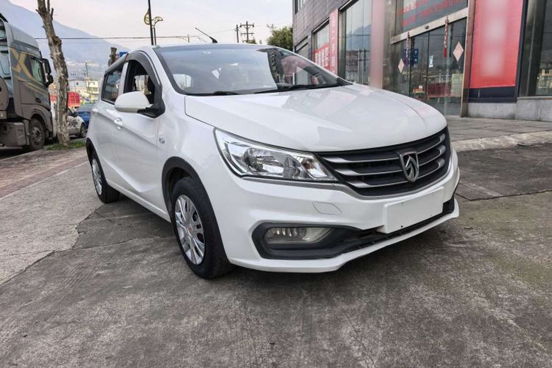 Used Baojun 310 2016 1.2L manual Comfort trim level Exterior 2