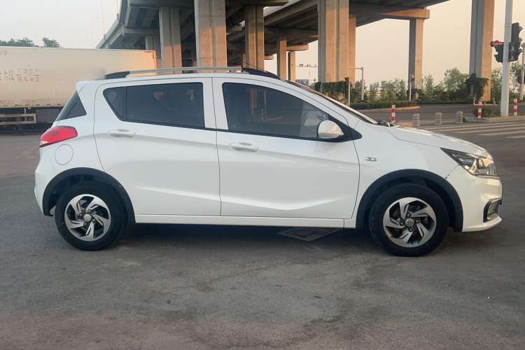 Used Baojun 310 2016 1.2L manual Comfort trim level Exterior 2