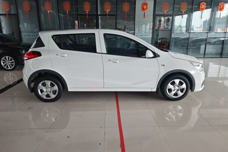 Used Baojun 310 2016 1.2L manual Comfort trim level Exterior 2