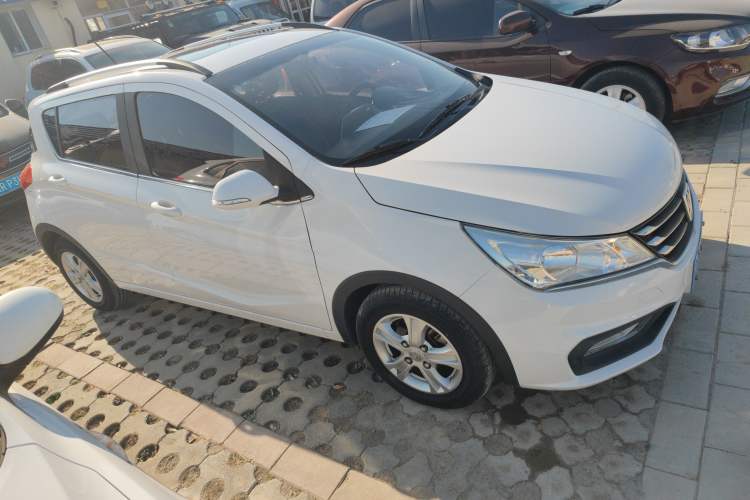 Used Baojun 310 2016 1.2L Manual Luxury Model Exterior 2
