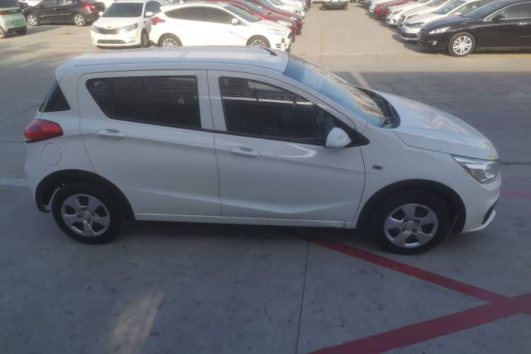 Used Baojun 310 2016 1.2L manual Comfort trim level Exterior 2