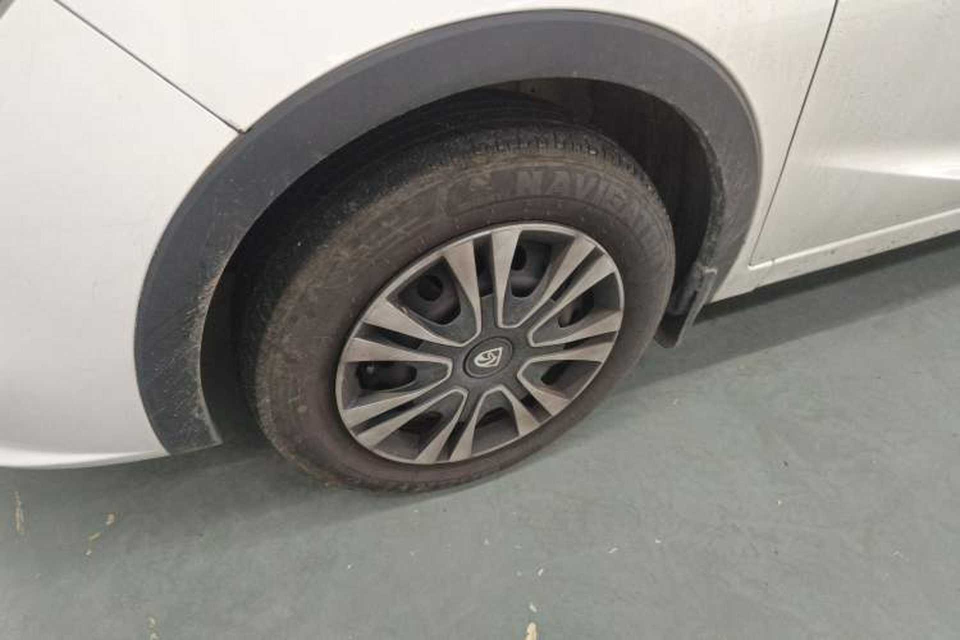 Used Baojun 310 2016 1.2L manual Comfort trim level Exterior 2