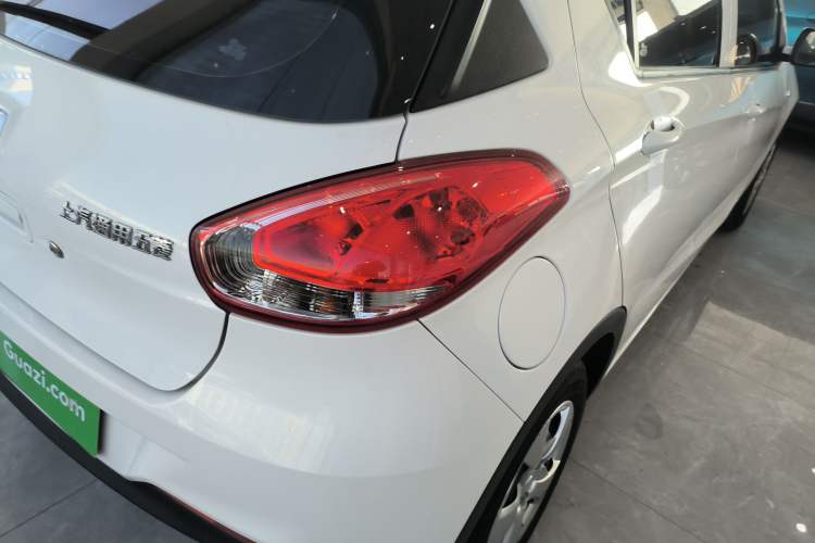 Used Baojun 310 2016 1.2L manual Comfort trim level Exterior 2