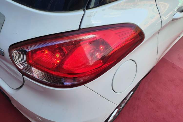 Used Baojun 310 2016 1.2L Manual Luxury Model Exterior 3