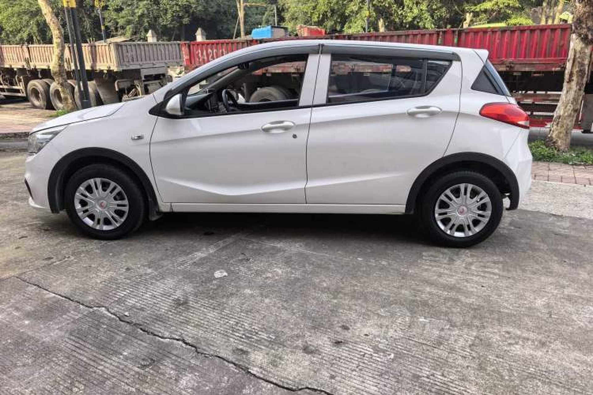 Used Baojun 310 2016 1.2L manual Comfort trim level Exterior 3