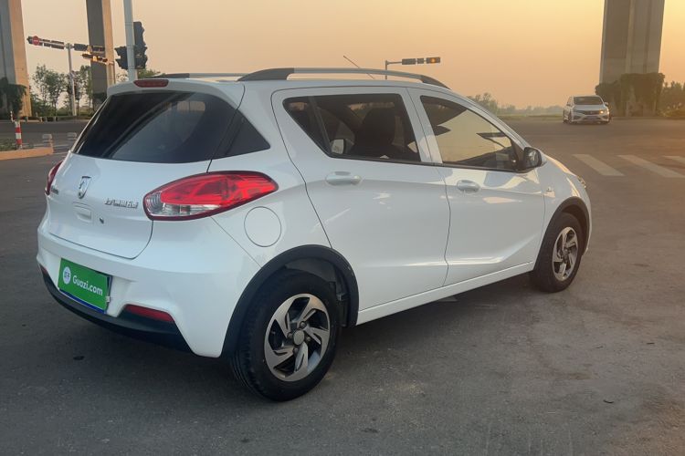 Used Baojun 310 2016 1.2L manual Comfort trim level Exterior 3