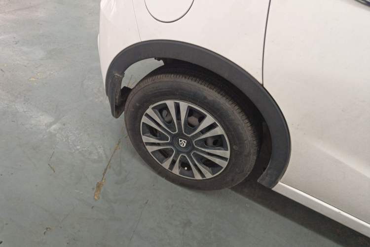 Used Baojun 310 2016 1.2L manual Comfort trim level Exterior 3