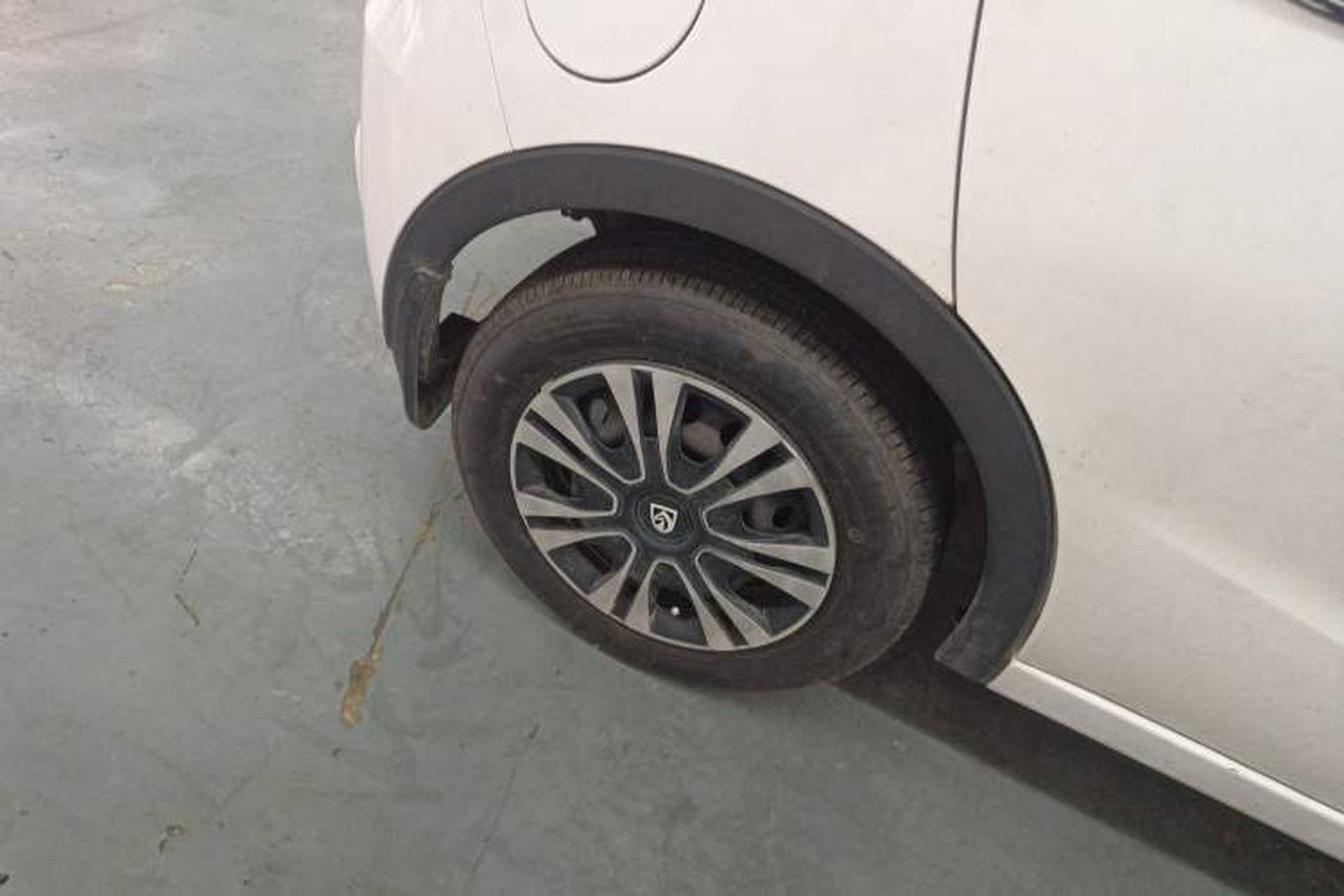 Used Baojun 310 2016 1.2L manual Comfort trim level Exterior 3