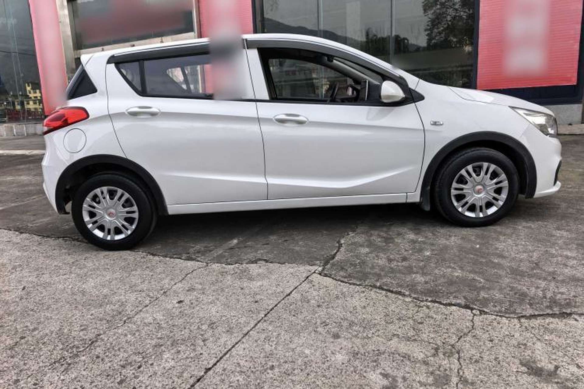 Used Baojun 310 2016 1.2L manual Comfort trim level Exterior 4