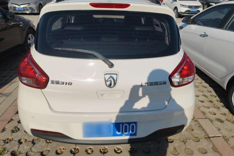 Used Baojun 310 2016 1.2L Manual Luxury Model Exterior 4