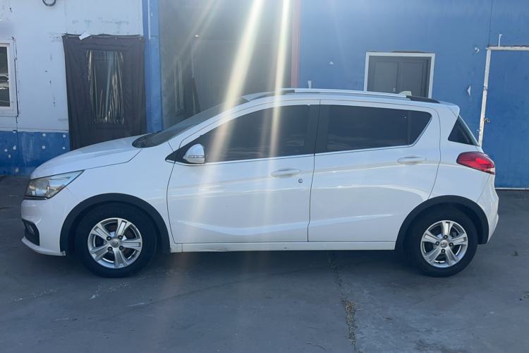 Used Baojun 310 2016 1.2L Manual Luxury Model Exterior 5