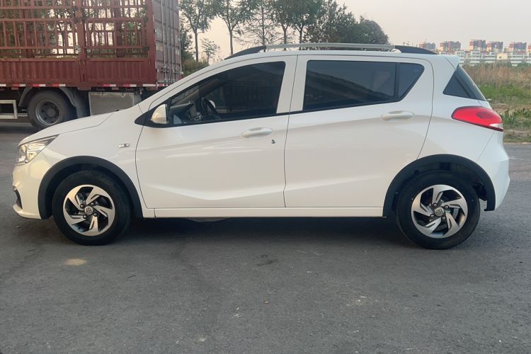 Used Baojun 310 2016 1.2L manual Comfort trim level Exterior 5