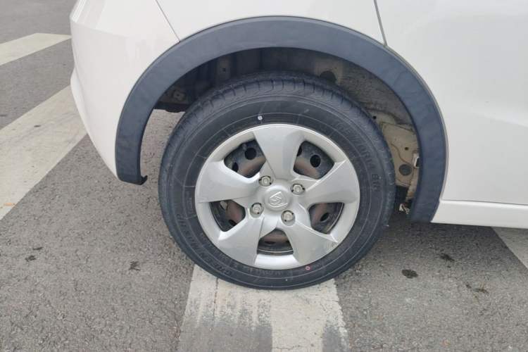 Used Baojun 310 2016 1.2L manual Comfort trim level Exterior 5