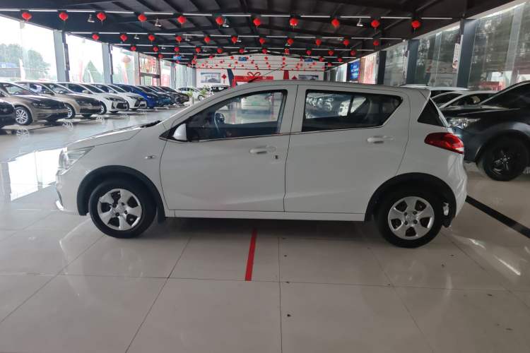 Used Baojun 310 2016 1.2L manual Comfort trim level Exterior 5