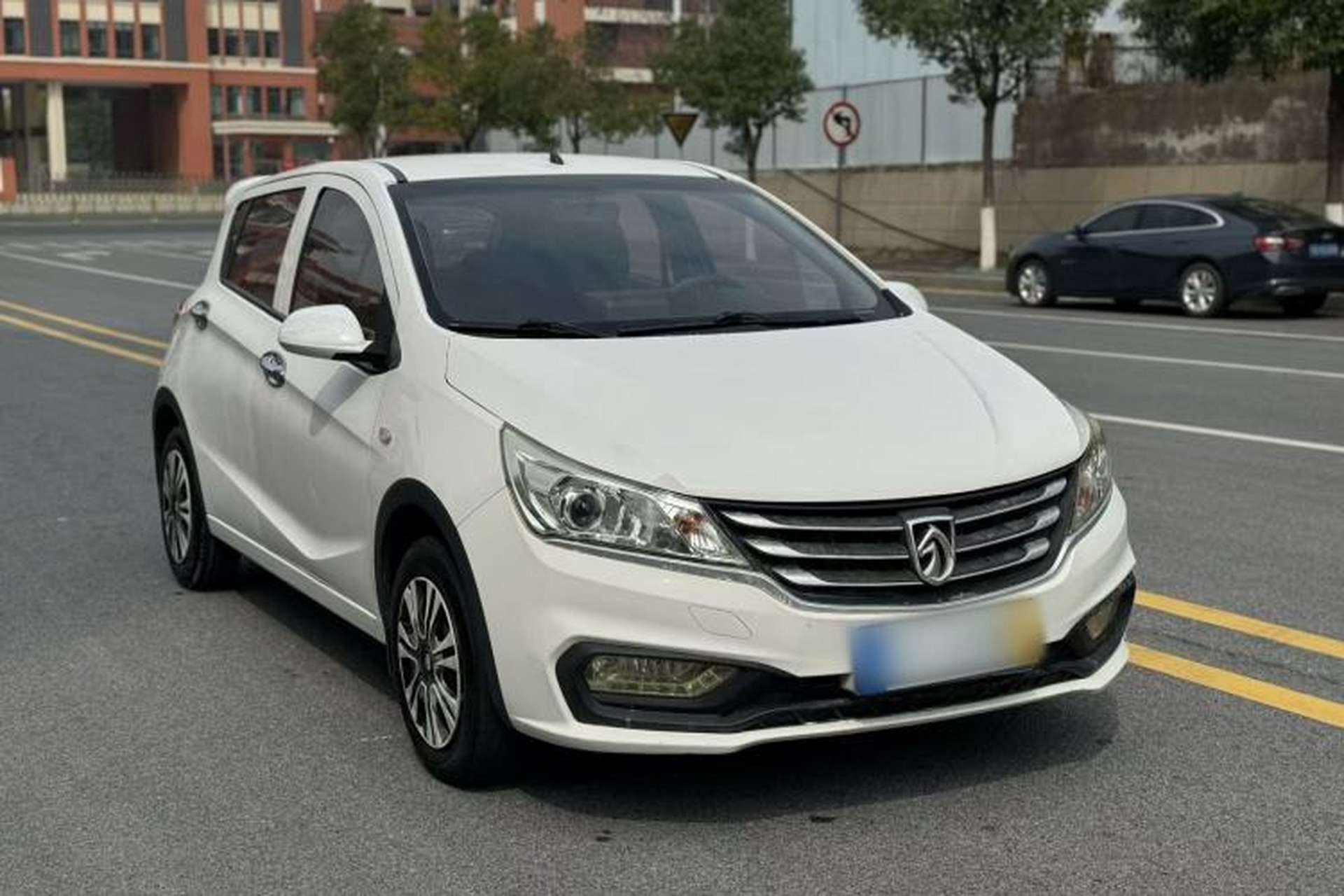 Used Baojun 310 2016 1.2L manual Comfort trim level Exterior 5