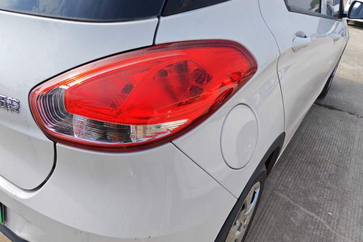 Used Baojun 310 2016 1.2L manual Comfort trim level Exterior 6