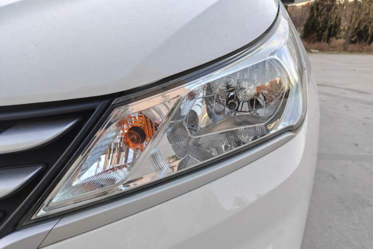 Used Baojun 310 2016 1.2L manual Comfort trim level Exterior 6