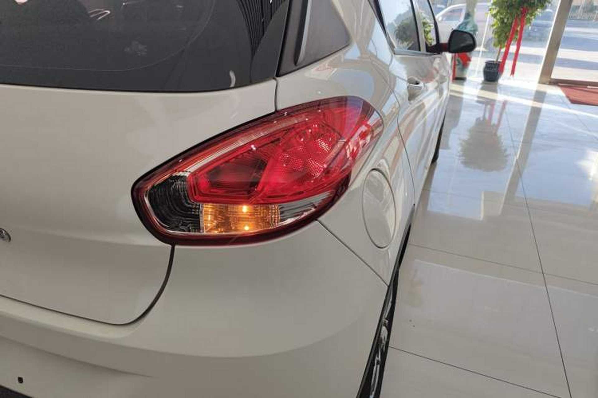 Used Baojun 310 2016 1.2L manual Comfort trim level Exterior 6