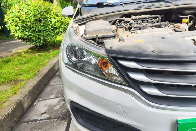 Used Baojun 310 2016 1.2L manual Comfort trim level Exterior 6