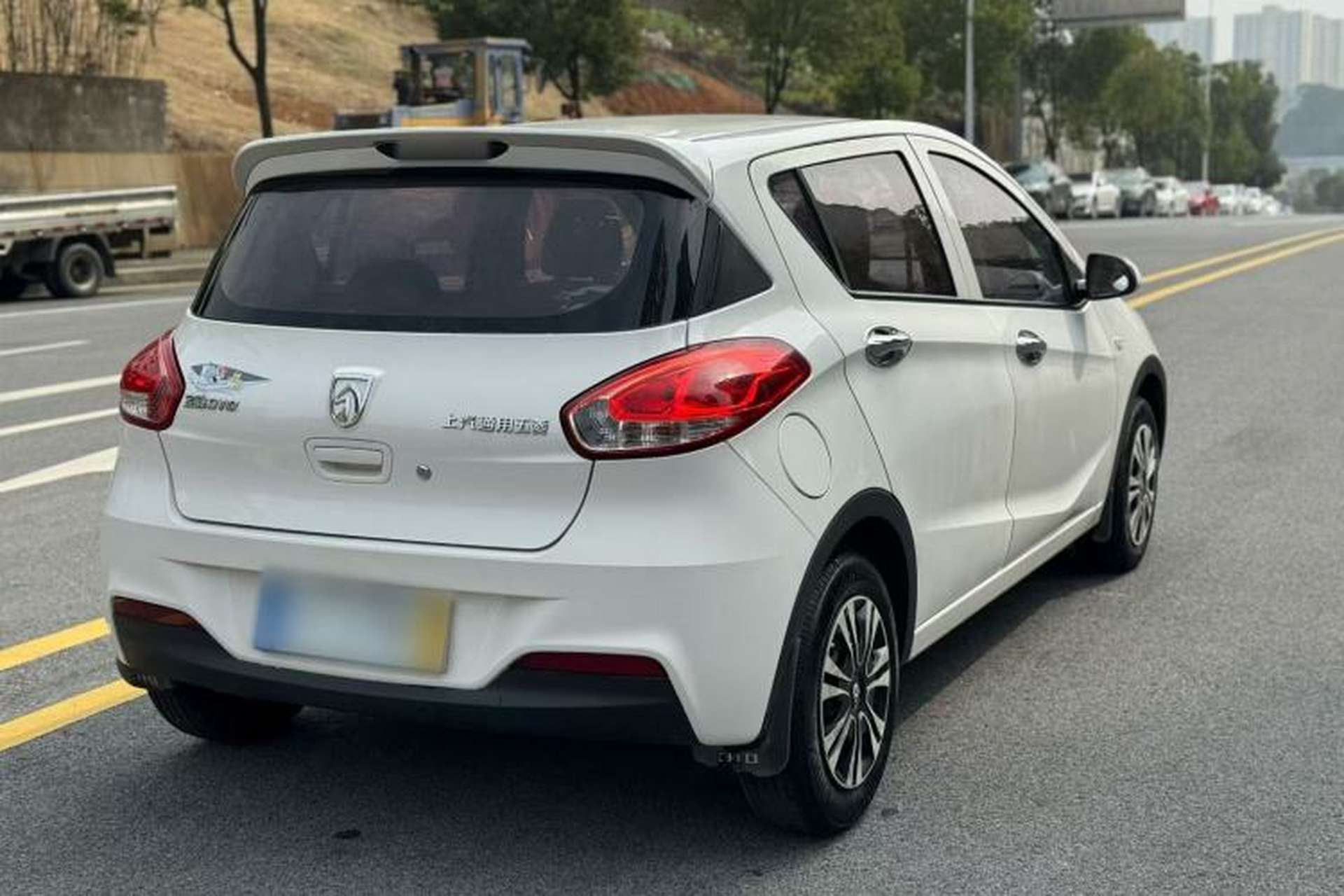 Used Baojun 310 2016 1.2L manual Comfort trim level Exterior 6