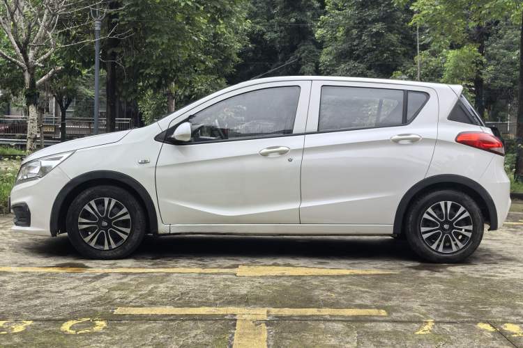 Used Baojun 310 2016 1.2L manual Comfort trim level Exterior 6