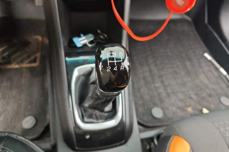 Used Baojun 310 2016 1.2L Manual Fashionable Edition Gear Lever