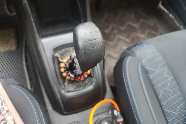 Used Baojun 310 2016 1.2L manual Comfort trim level Gear Lever
