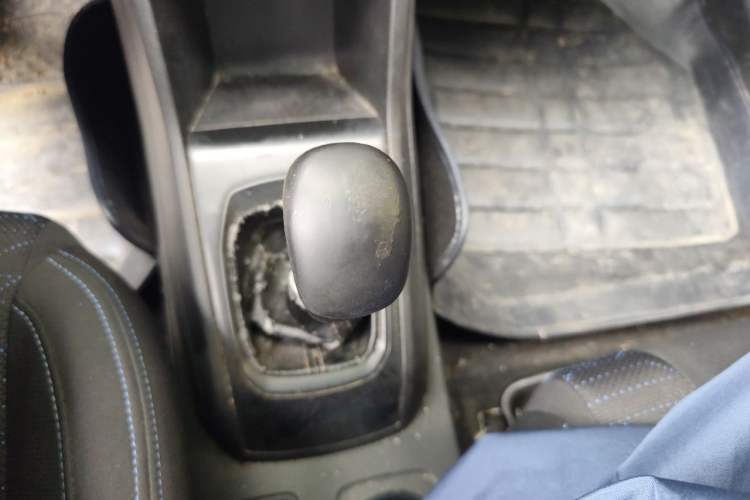 Used Baojun 310 2016 1.2L manual Comfort trim level Gear Lever