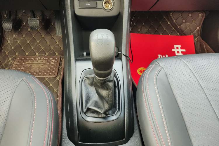 Used Baojun 310 2016 1.2L manual Comfort trim level Gear Lever