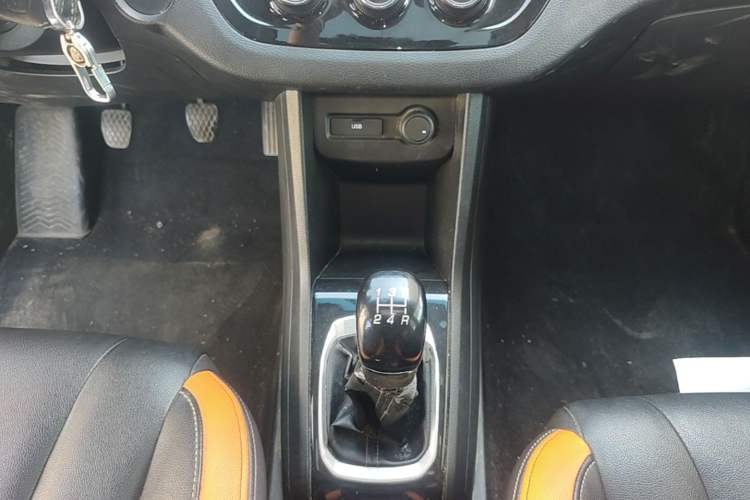 Used Baojun 310 2016 1.2L Manual Luxury Model Gear Lever