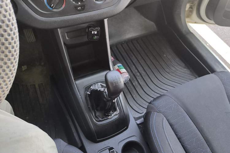 Used Baojun 310 2016 1.2L Manual Value Edition Gear Lever
