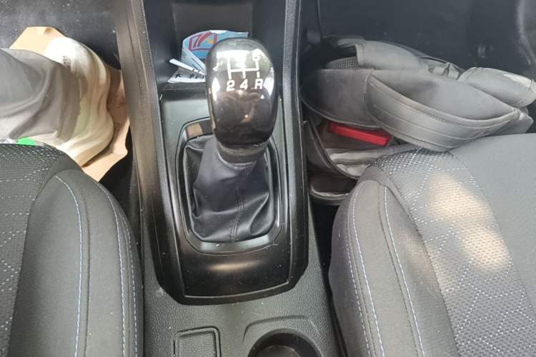 Used Baojun 310 2016 1.2L manual Comfort trim level Gear Lever