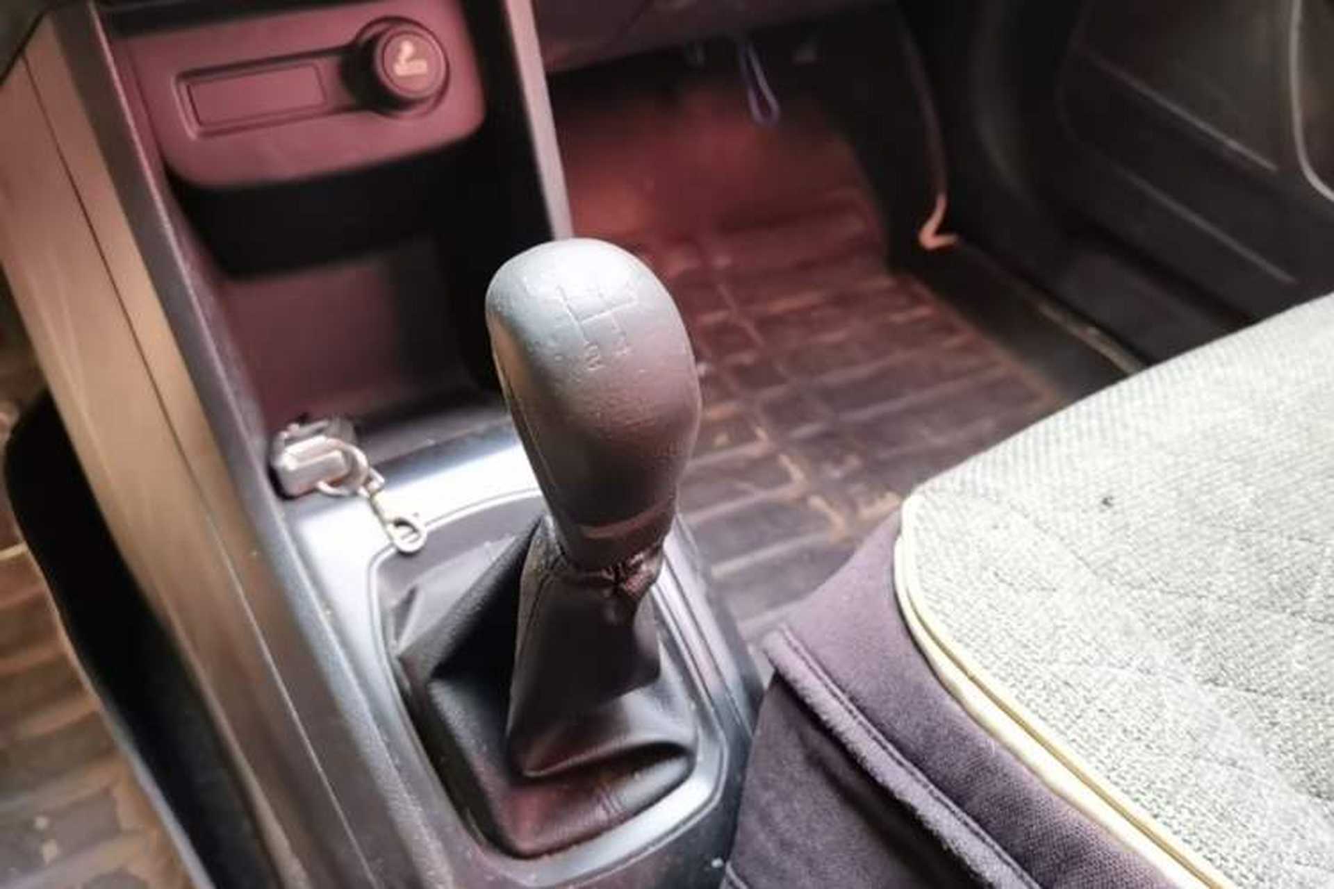 Used Baojun 310 2016 1.2L Manual Value Edition Gear Lever
