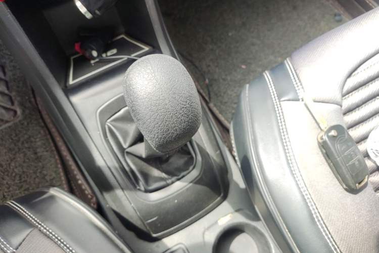 Used Baojun 310 2016 1.2L Manual Value Edition Gear Lever