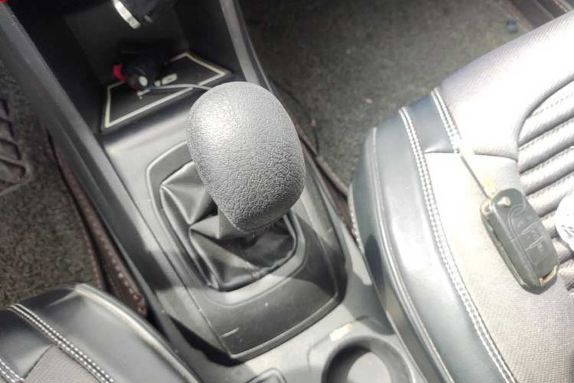 Used Baojun 310 2016 1.2L Manual Value Edition Gear Lever