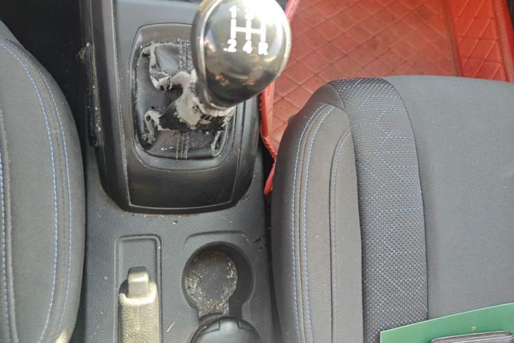 Used Baojun 310 2016 1.2L manual Comfort trim level Gear Lever