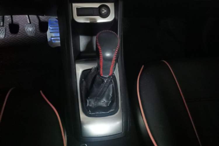 Used Baojun 310 2016 1.2L Manual Value Edition Gear Lever