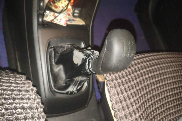 Used Baojun 310 2016 1.2L manual Comfort trim level Gear Lever