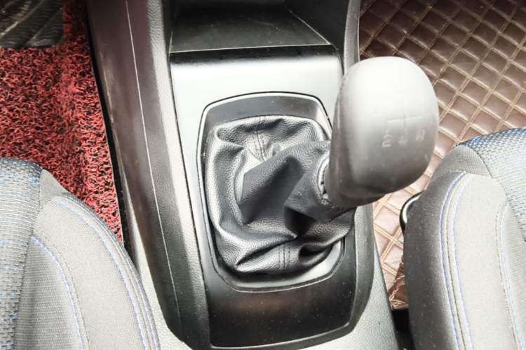 Used Baojun 310 2016 1.2L Manual Value Edition Gear Lever