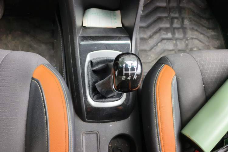 Used Baojun 310 2016 1.2L Manual Fashionable Edition Gear Lever