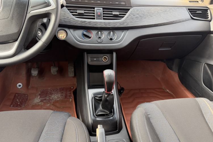 Used Baojun 310 2016 1.2L manual Comfort trim level Gear Lever