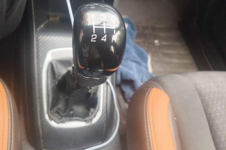 Used Baojun 310 2016 1.2L Manual Fashionable Edition Gear Lever