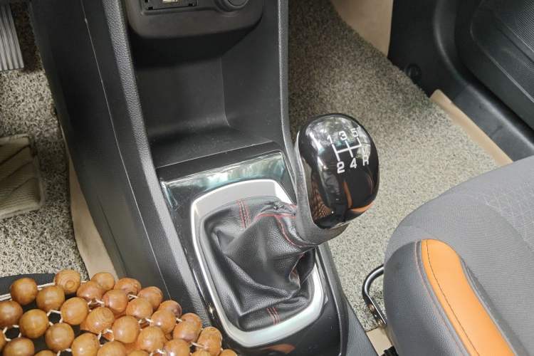Used Baojun 310 2016 1.2L Manual Fashionable Edition Gear Lever