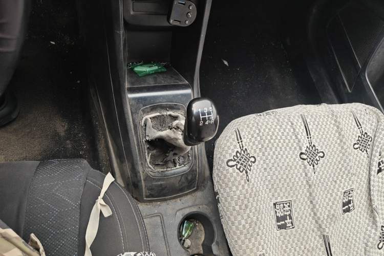 Used Baojun 310 2016 1.2L Manual Value Edition Gear Lever