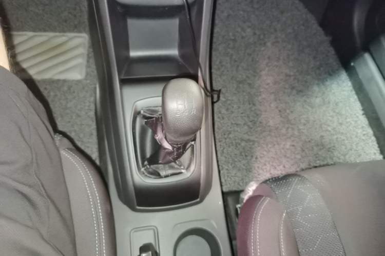 Used Baojun 310 2016 1.2L manual Comfort trim level Gear Lever