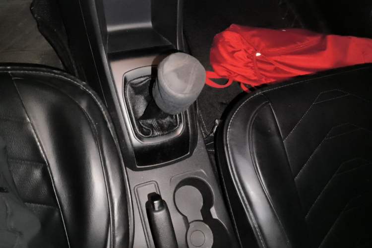 Used Baojun 310 2016 1.2L manual Comfort trim level Gear Lever